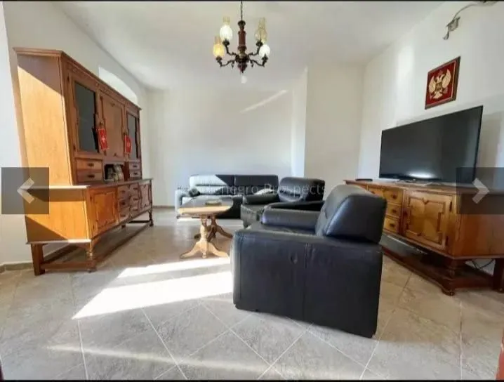 Prodaja, dvosoban stan, 84m², Centar, Kotor