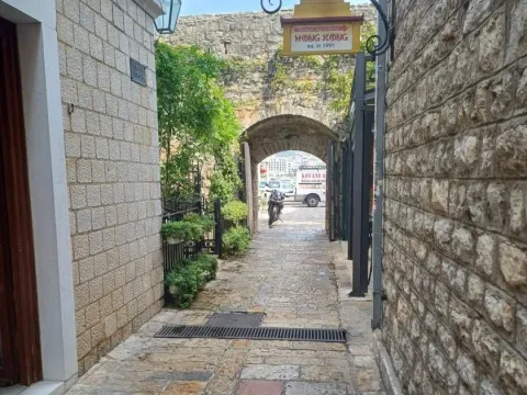 Izdavanje, poslovni prostor, 20m², Stari Grad, Budva - image 2