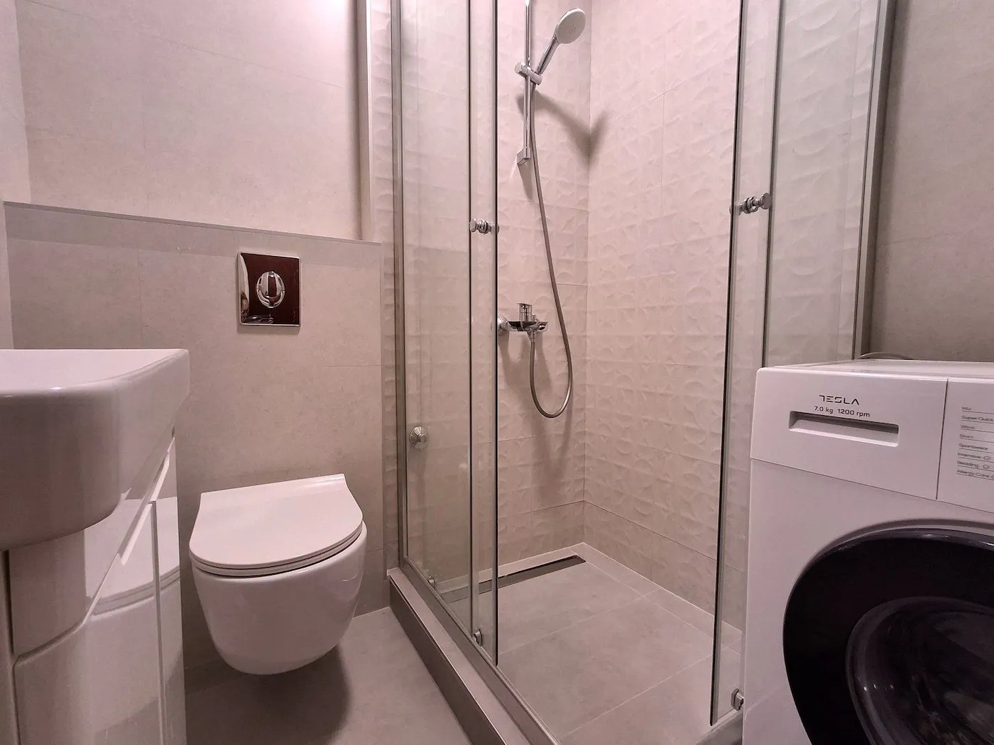 Izdavanje, dvosoban stan, 60m², Stari Aerodrom, Podgorica