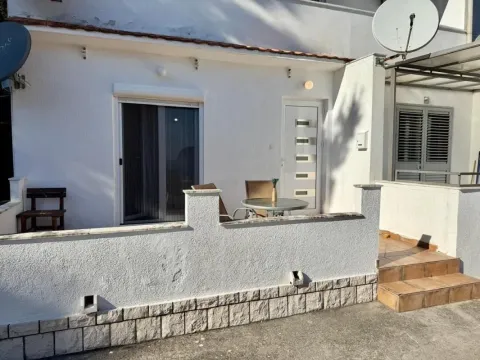 Sale, one bedroom apartment, 50m², Petrovac, Budva - image 3