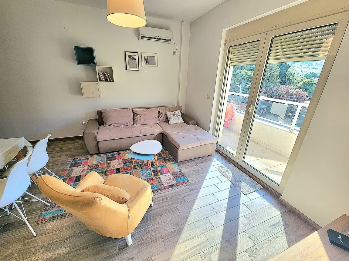 Rent, one bedroom apartment, 53m², Centar, Budva