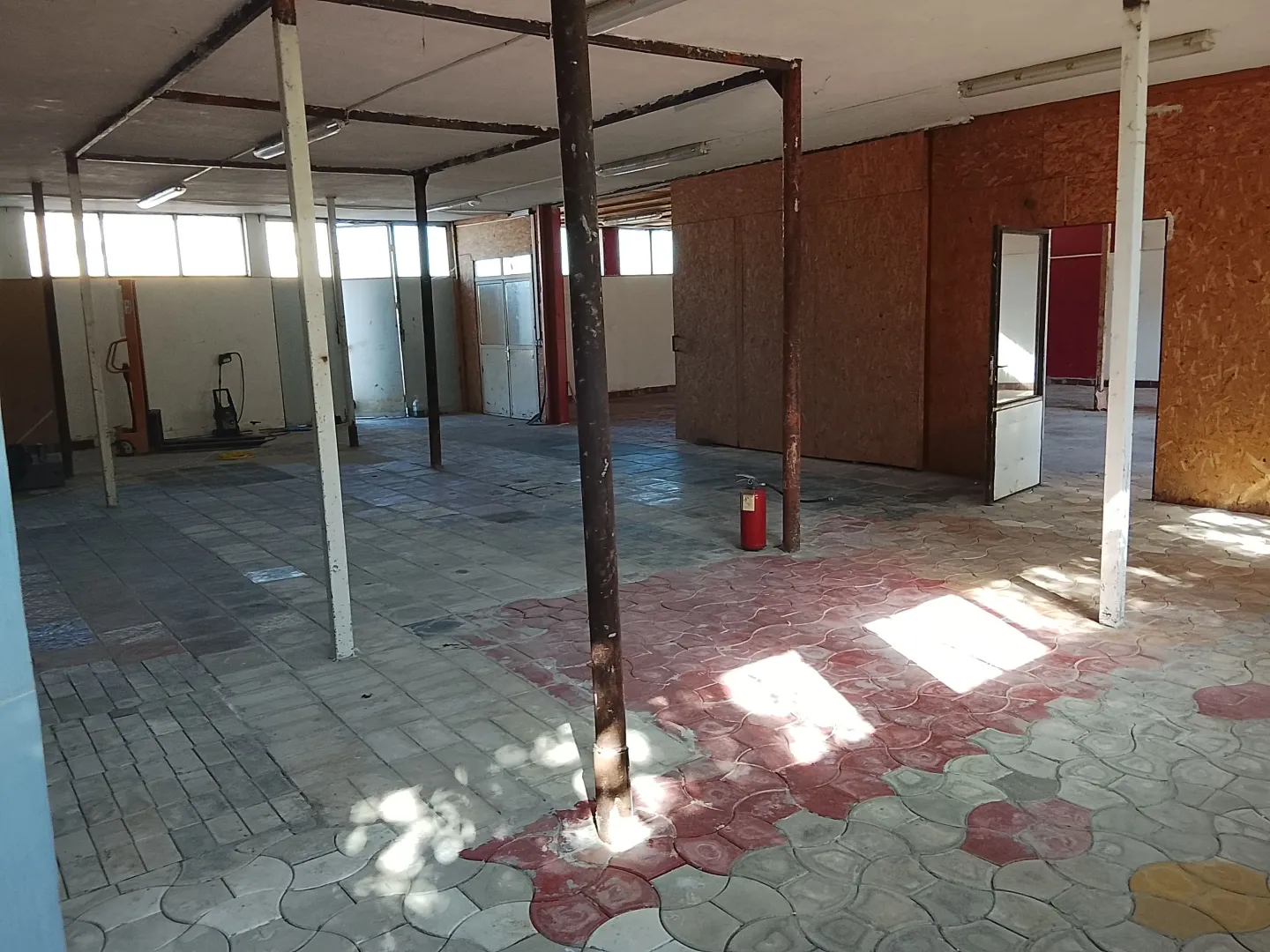 Rent, office space, 800m², Trešnja-Koviona, Sopot