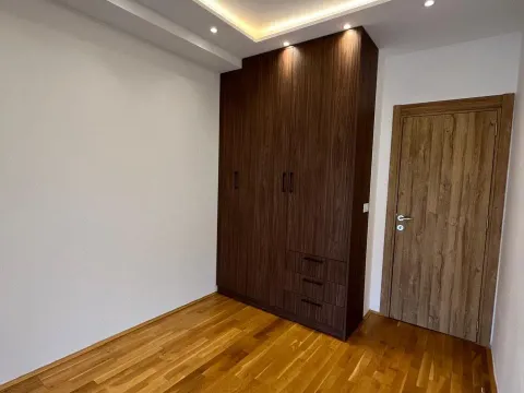 Izdavanje, dvosoban stan, 57m², Stari Aerodrom, Podgorica - image 6