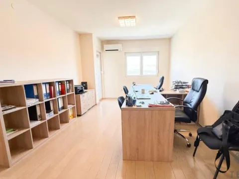 Prodaja, dvosoban stan, 68m², City Kvart, Podgorica - image 7