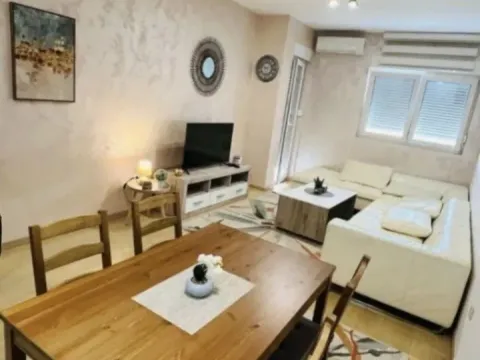 Izdavanje, jednosoban stan, 47m², City Kvart, Podgorica - image 1