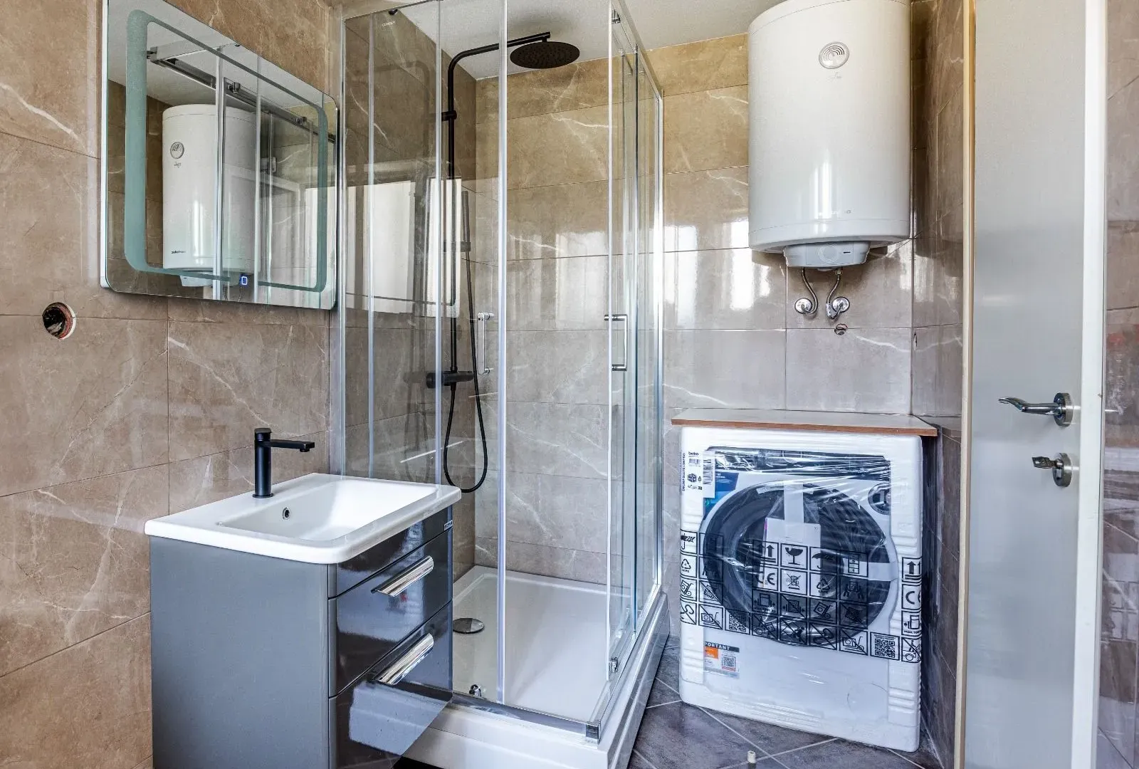 Prodaja, dvosoban stan, 52m², Centar, Tivat
