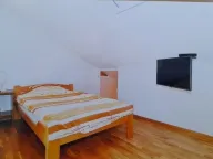 Izdavanje, kuća, 180m², Kalimanj, Tivat - image 13