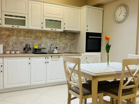 Izdavanje, jednosoban stan, 36m², Dobrota, Kotor - image 11