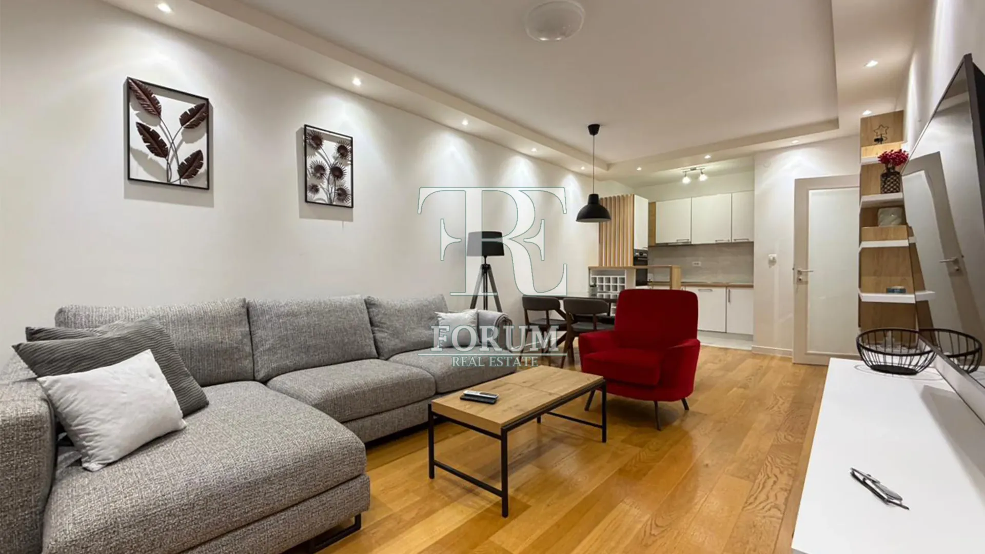 Izdavanje, dvosoban stan, 70m², Central Point, Podgorica