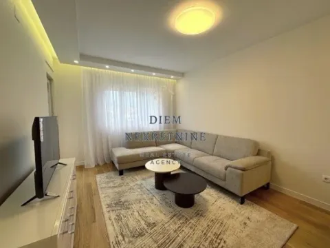 Izdavanje, dvosoban stan, 72m², Central Point, Podgorica - image 12