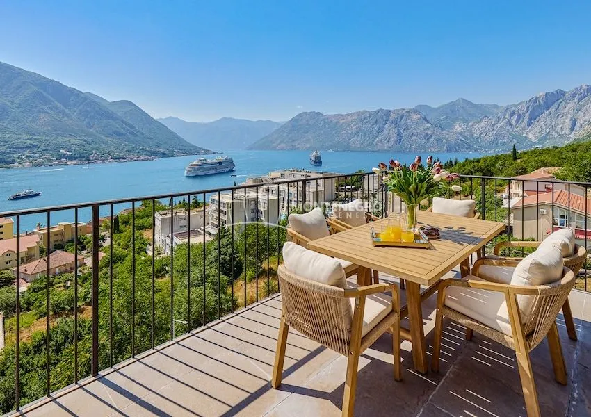 Prodaja, trosoban stan, 158m², Dobrota, Kotor