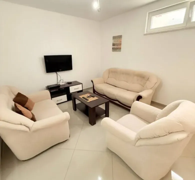 Prodaja, dvosoban stan, 66m², Sutomore, Bar