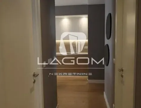 Izdavanje, trosoban stan, 79m², Savski Venac, Beograd - image 14