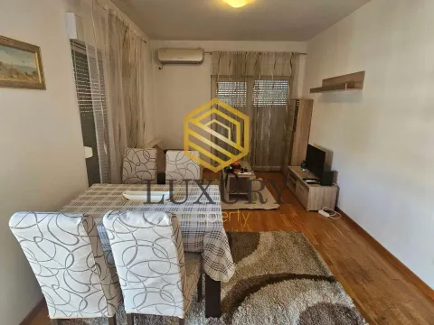 Izdavanje, jednosoban stan, 54m², City Kvart, Podgorica - image 1