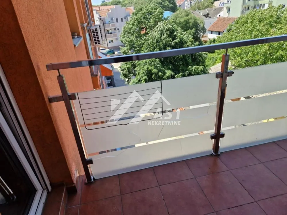 Izdavanje, dvosoban stan, 43m², Rotkvarija, Novi Sad Sve Podlokacije