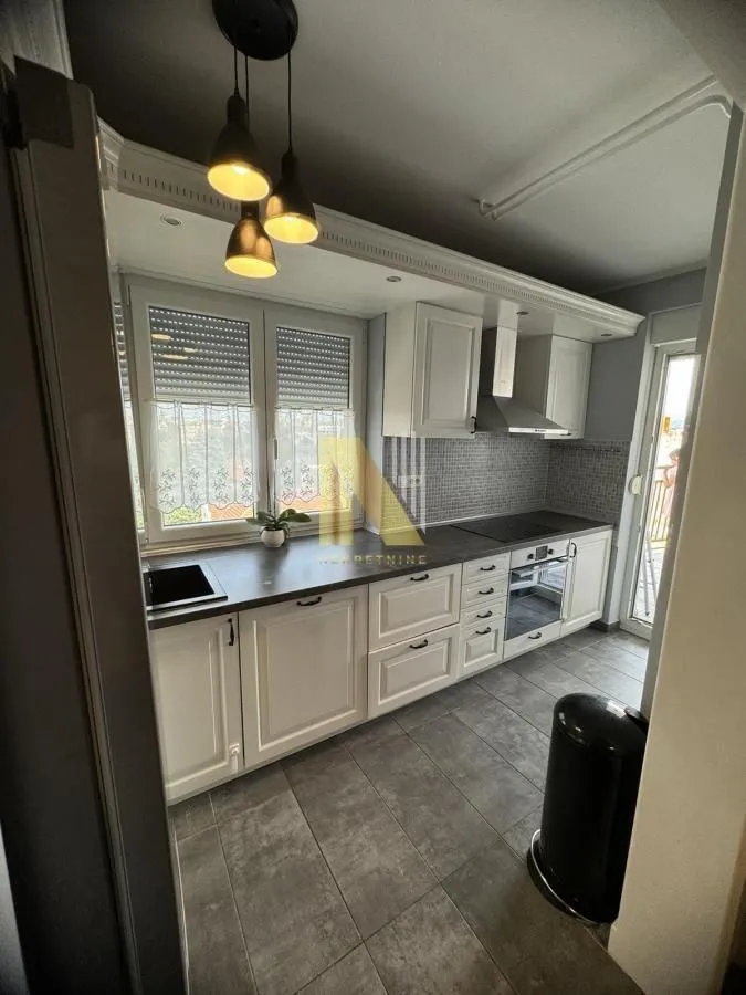 Prodaja, dvosoban stan, 60m², Adamovićevo Naselje, Novi Sad Sve Podlokacije
