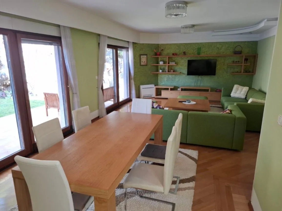 Rent, three bedroom apartment, 137m², Centar, Podgorica