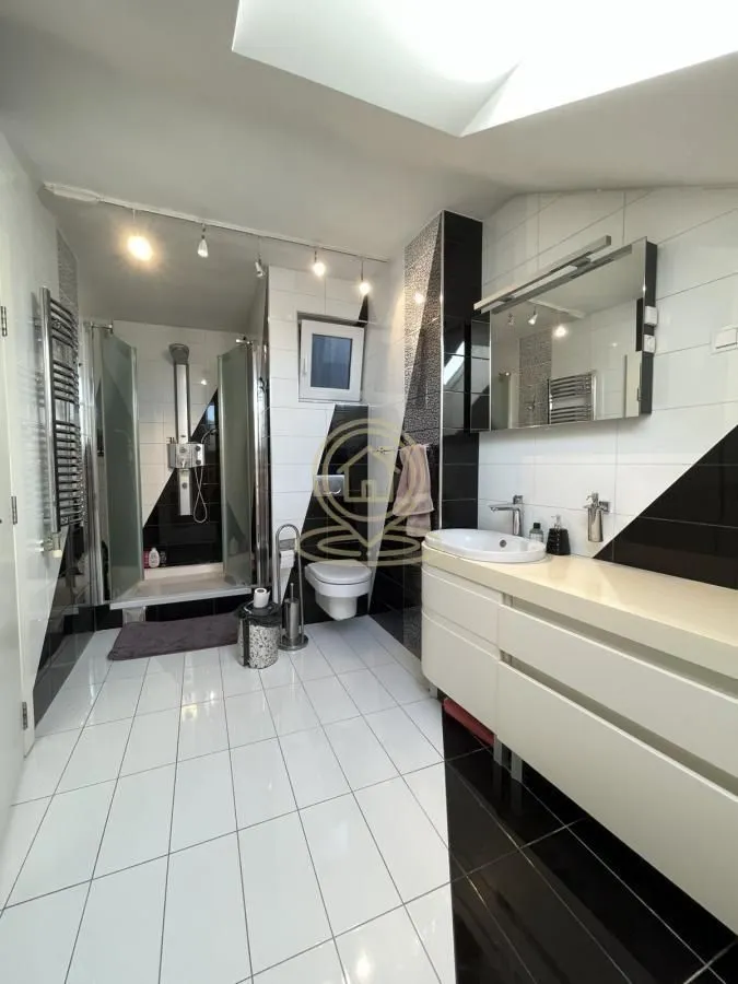 Izdavanje, stan, 310m², Grbavica, Novi Sad Sve Podlokacije