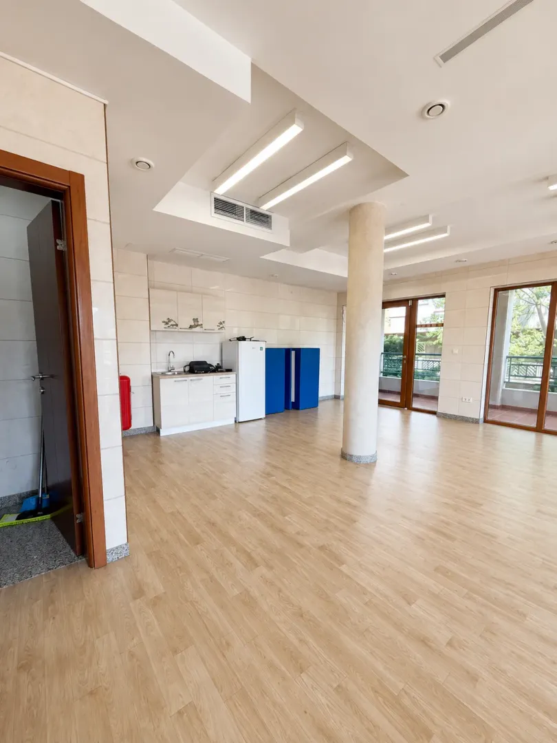 Rent, office space, 68m², Momišići, Podgorica