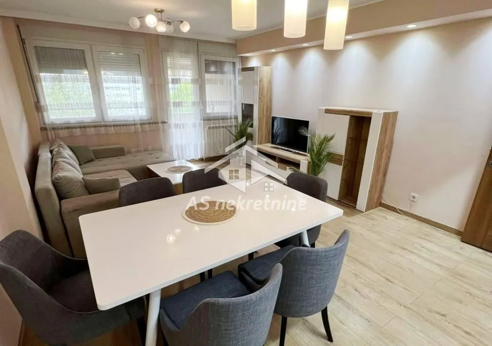 Rent, four bedroom apartment, 75m², Novi Beograd Blok 38, Novi Beograd Sve Podlokacije