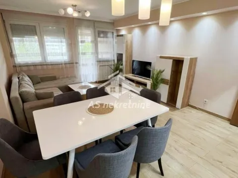 Rent, four bedroom apartment, 75m², Novi Beograd Blok 38, Novi Beograd Sve Podlokacije - image 1