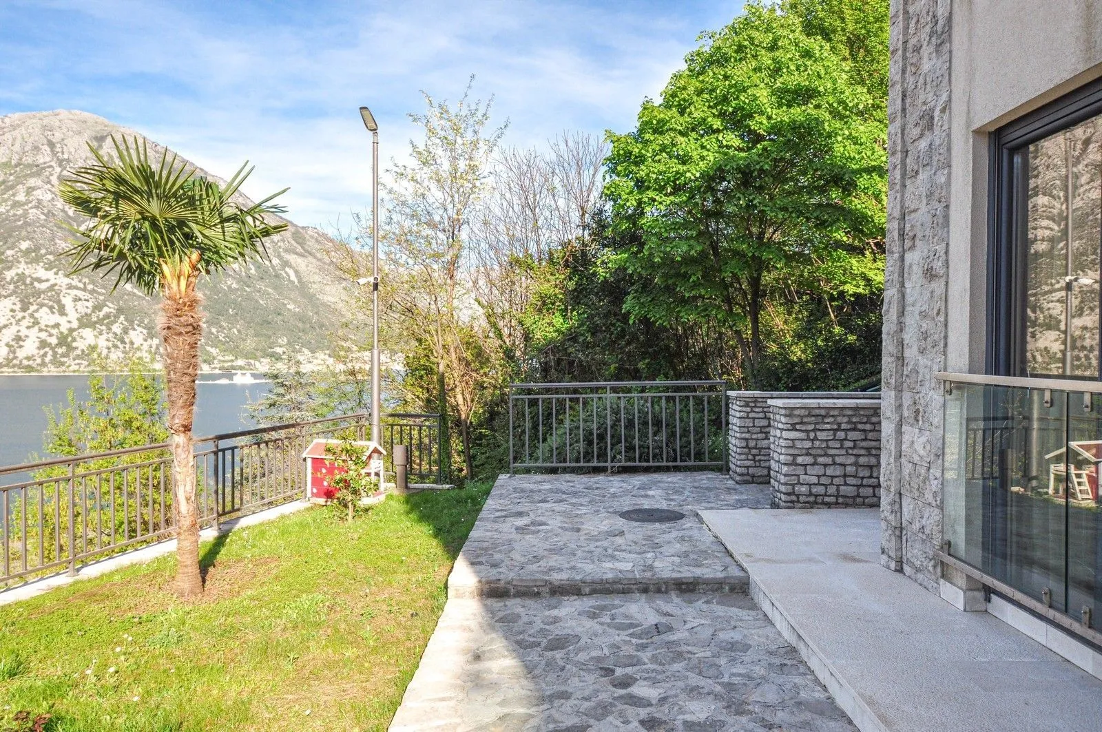 Sale, two bedroom apartment, 68m², Kostanjica, Kotor