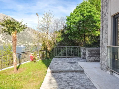 Sale, two bedroom apartment, 68m², Kostanjica, Kotor - image 18