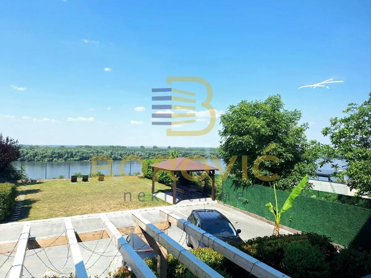 Prodaja, četvorosoban stan, 106m², Zemun Sve Podlokacije, Beograd