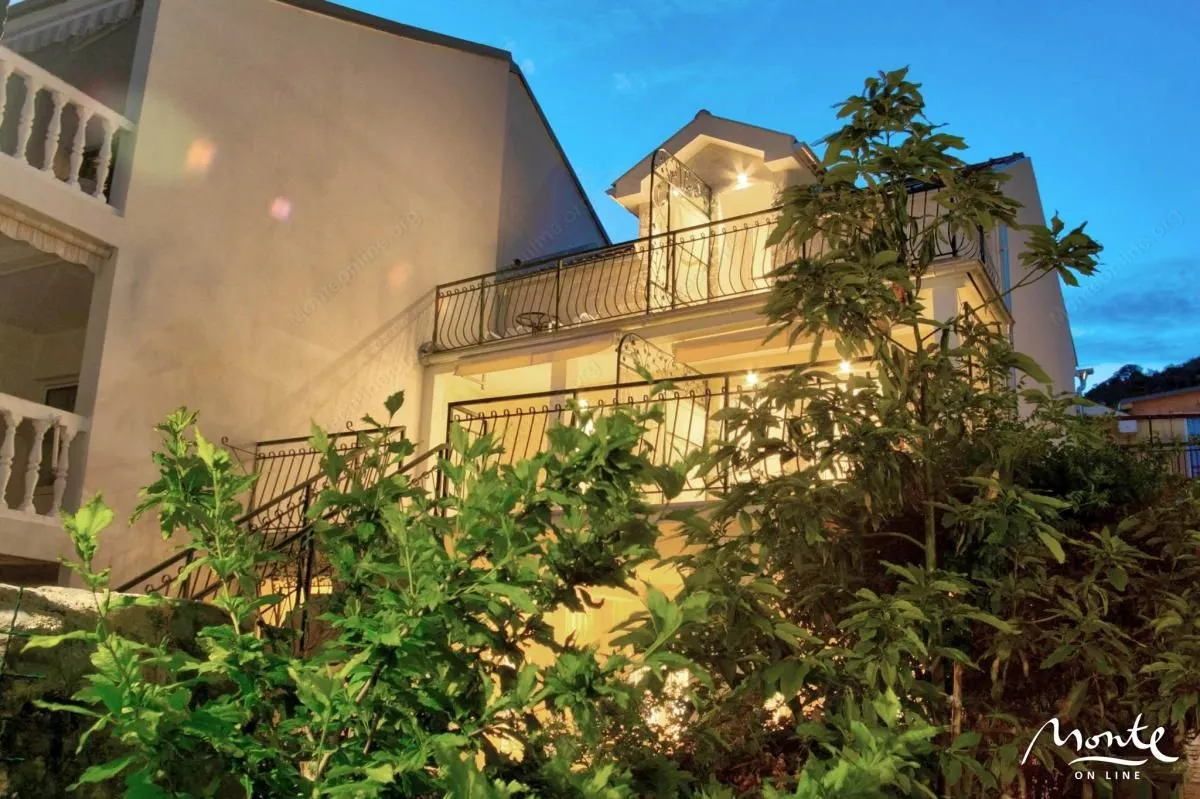 Prodaja, jednosoban stan, 62m², Baošići, Herceg Novi