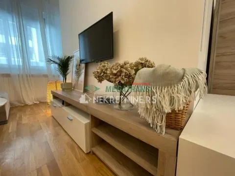 Izdavanje, dvosoban stan, 40m², Bulevar Oslobodjenja, Novi Sad Sve Podlokacije - image 12