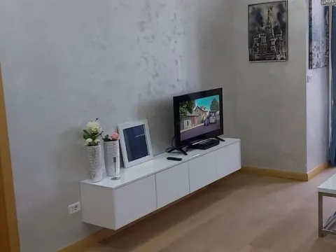 Rent, one bedroom apartment, 55m², Bulevar, Budva - image 8