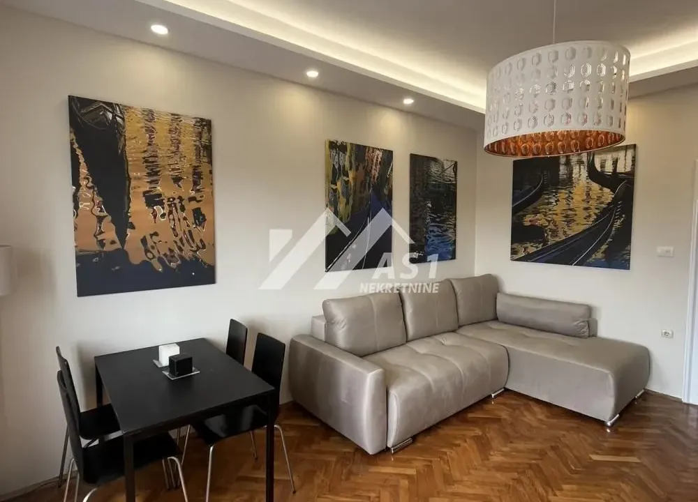 Izdavanje, stan, 48m², Centar, Novi Sad