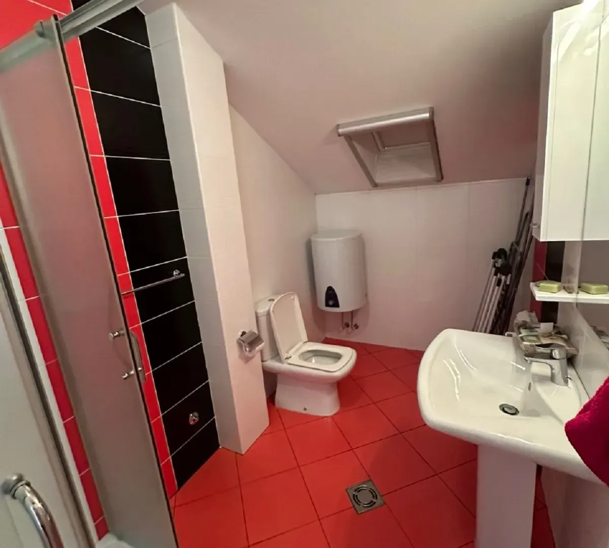 Prodaja, kuća, 250m², Altina, Beograd