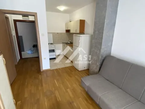 Izdavanje, jednosoban stan, 27m², Bulevar Evrope, Novi Sad Sve Podlokacije - image 2
