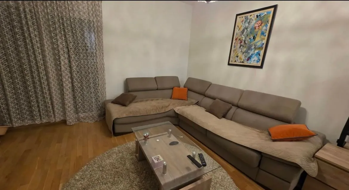 Izdavanje, jednosoban stan, 72m², Blok 9, Podgorica