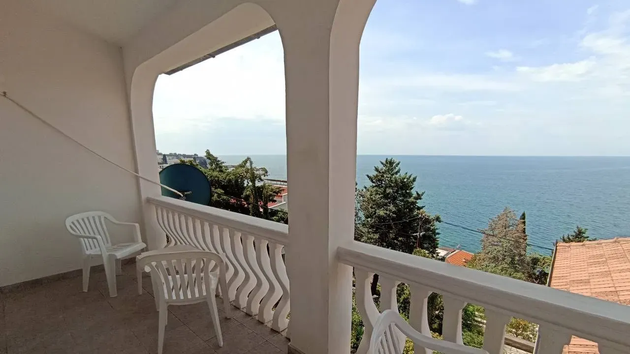 Izdavanje, kuća, 100m², Dobra Voda, Budva