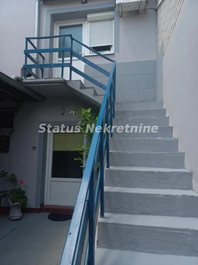 Prodaja, kuća, 170m², Salajka, Novi Sad Sve Podlokacije