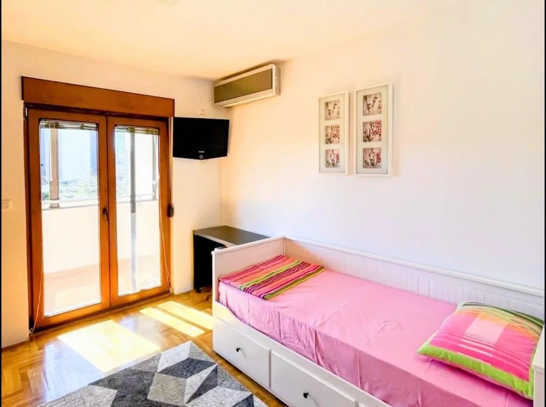 Prodaja, trosoban stan, 105m², Stari Aerodrom, Podgorica