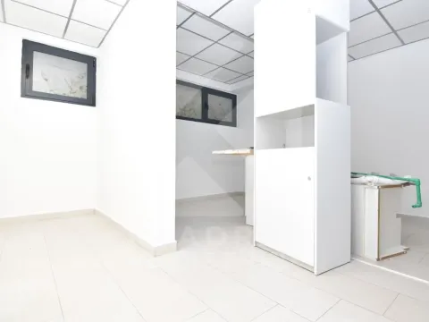 Izdavanje, poslovni prostor, 220m², Autobuska stanica, Podgorica - image 11