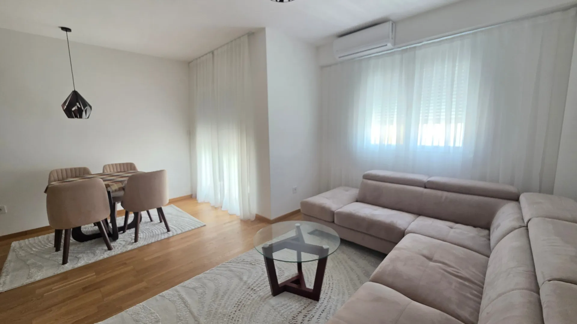 Izdavanje, dvosoban stan, 65m², Pobrežje, Podgorica