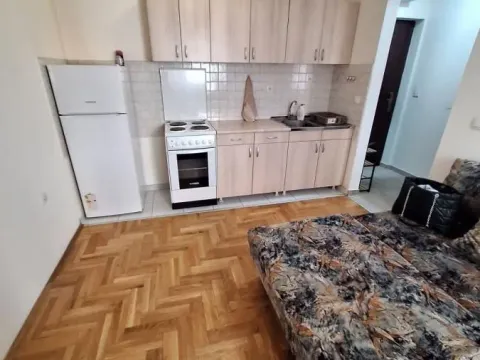 Rent, one bedroom apartment, 32m², Detelinara, Novi Sad Sve Podlokacije - image 1