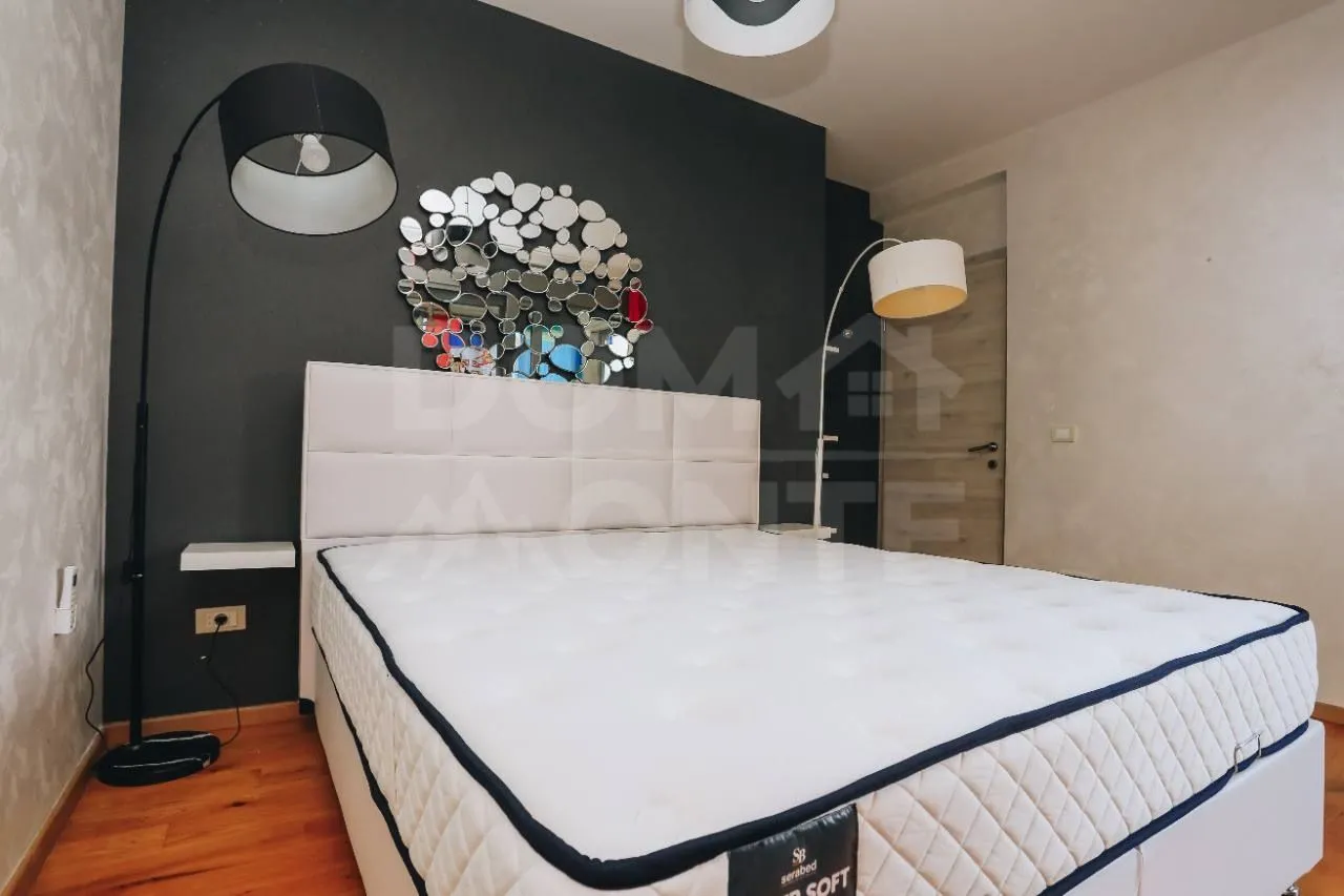 Izdavanje, dvosoban stan, 80m², Tivat, Crna Gora
