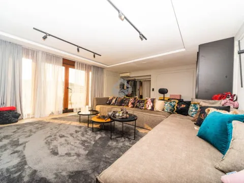 Izdavanje, trosoban stan, 195m², Tološi, Podgorica - image 11