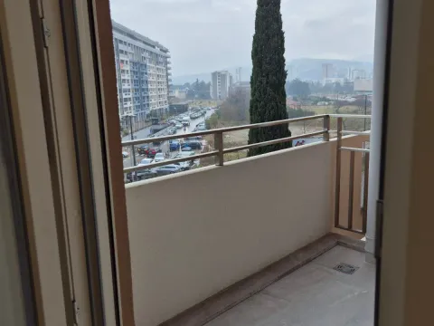 Izdavanje, jednosoban stan, 50m², City Kvart, Podgorica - image 9