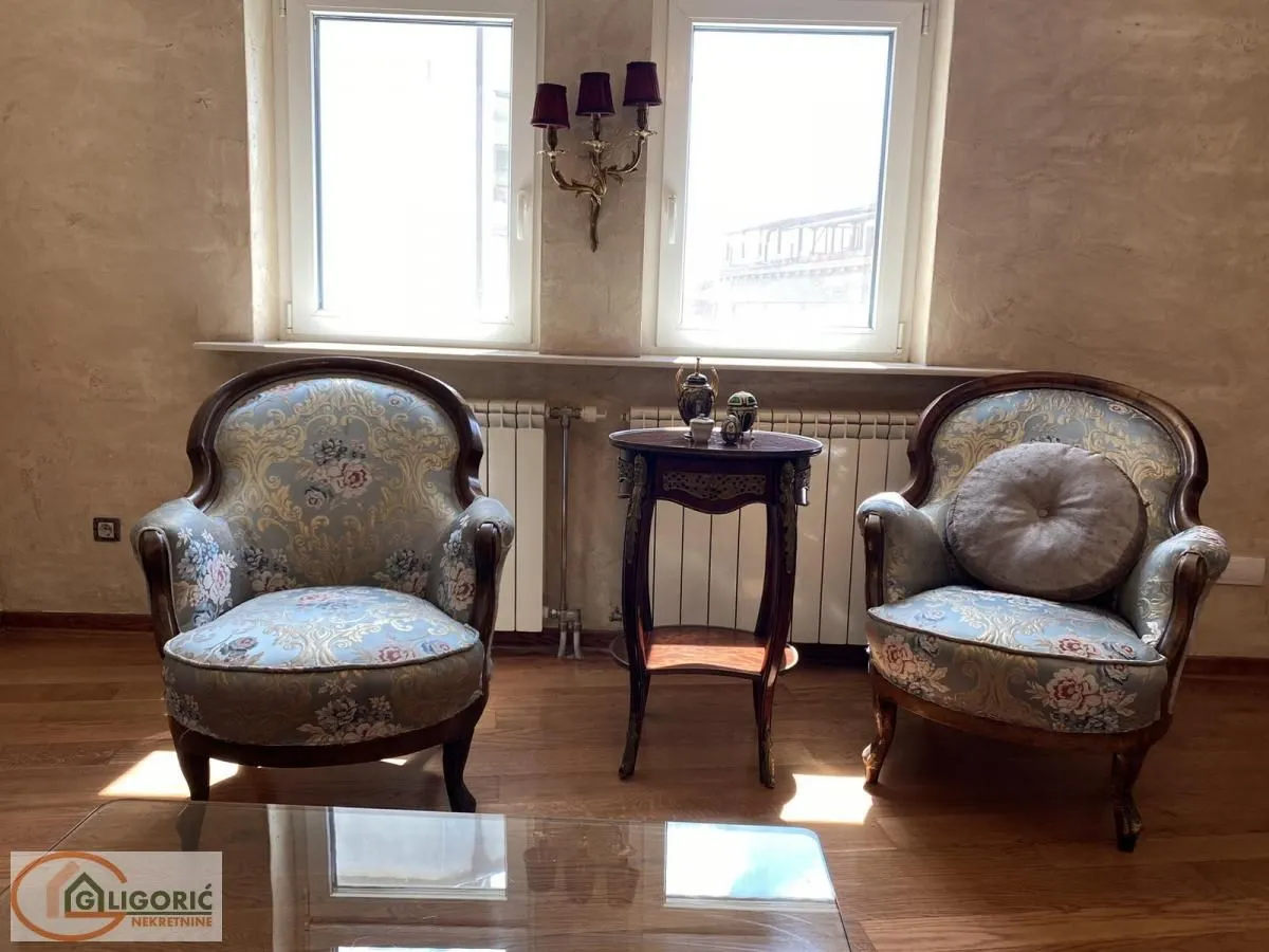 Izdavanje, dvosoban stan, 74m², Obilićev Venac, Beograd