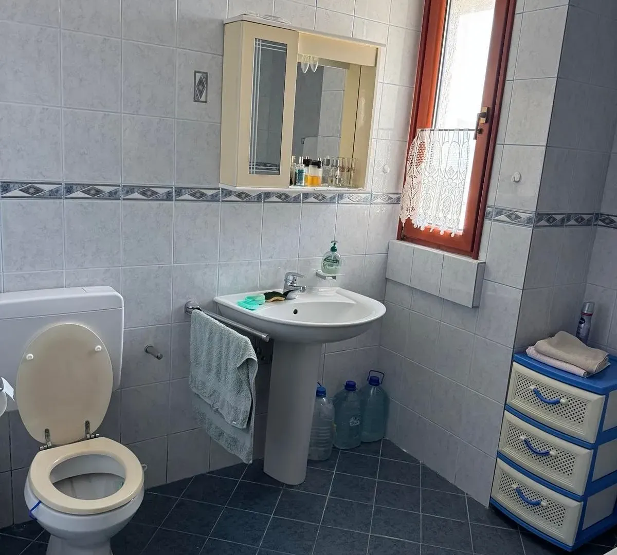 Prodaja, trosoban stan, 75m², Centar, Bar