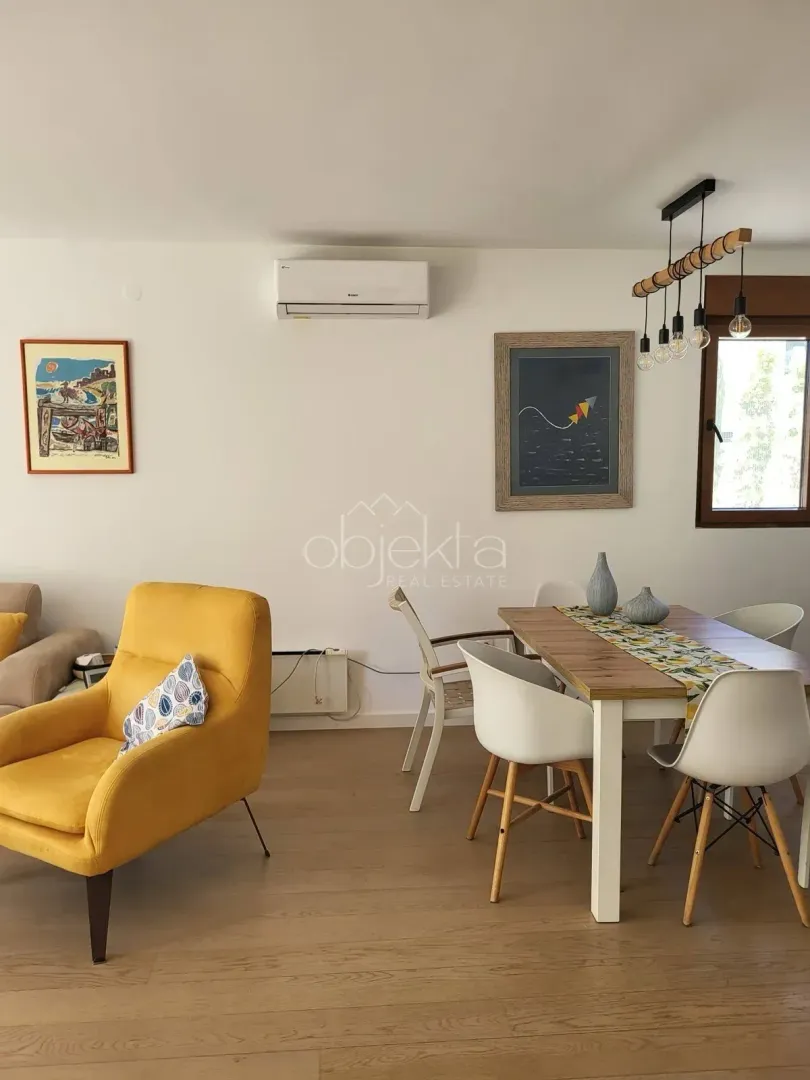 Izdavanje, stan, 83m², Tivat, Crna Gora