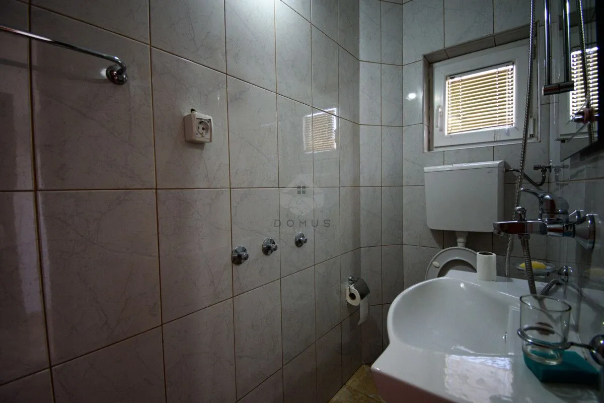 Rent, four bedroom apartment, 180m², Tološi, Podgorica