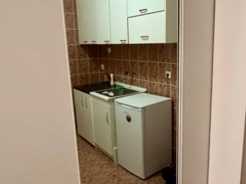 Izdavanje, jednosoban stan, 40m², Centar, Podgorica - image 3