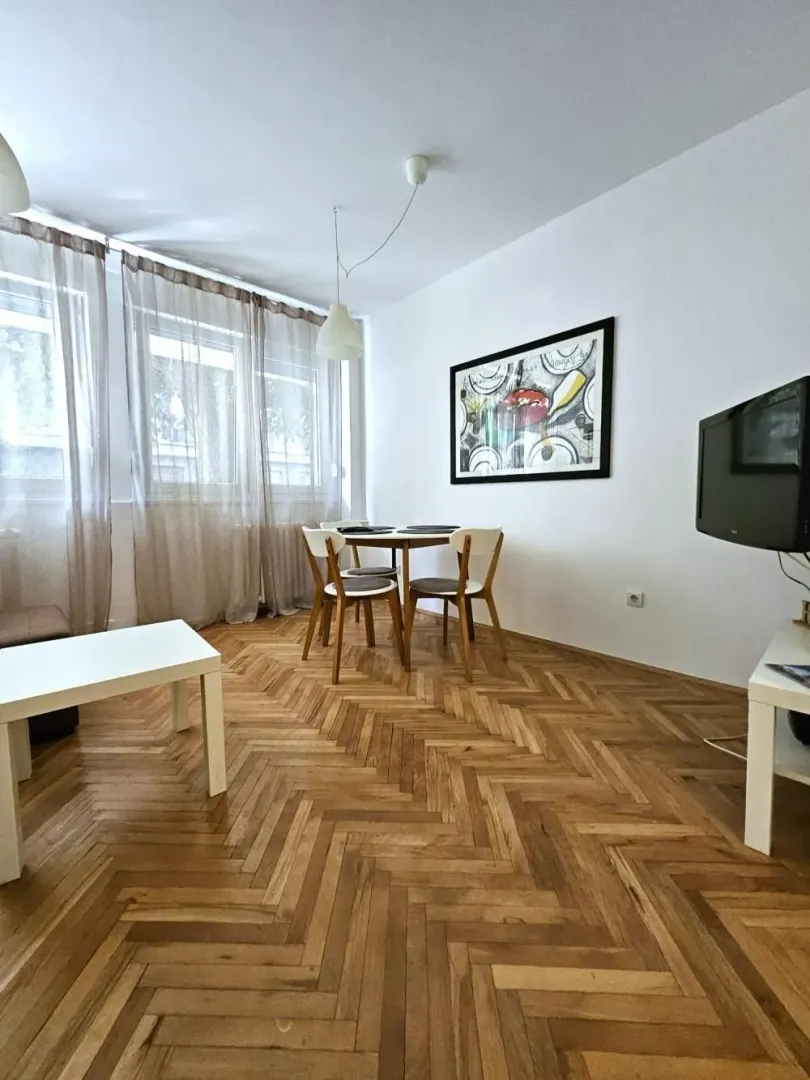 Izdavanje, dvosoban stan, 41m², Stari Grad, Beograd